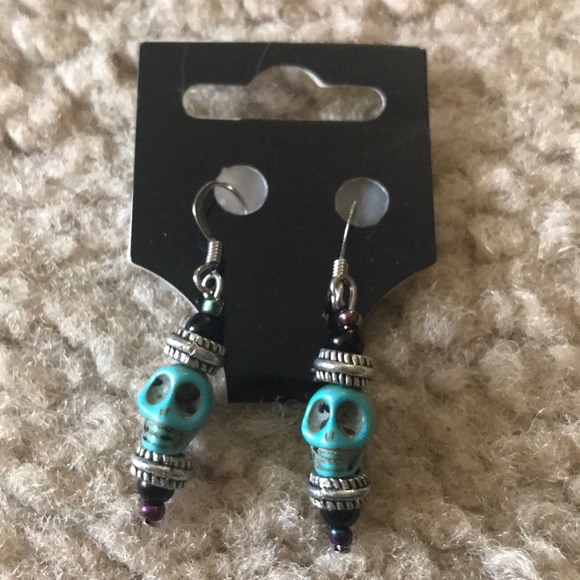 Turquoise skull earrings. - Picture 1 of 2